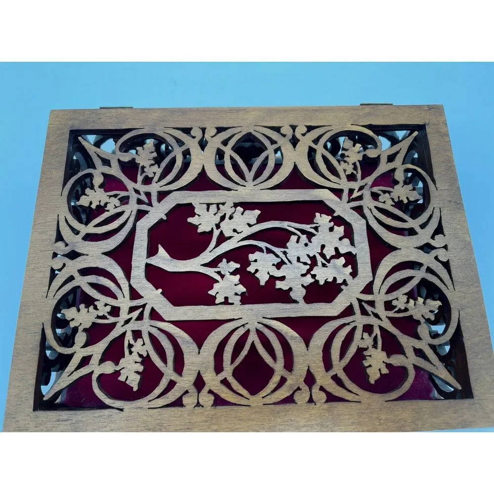 Wooden Laser Cut Keepsake Box Leaf Motif Lightweight Red Lining 9